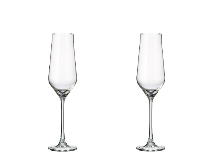 καράφα γάμου με ποτήρι σαμπάνια και ποτήρι κρασιού