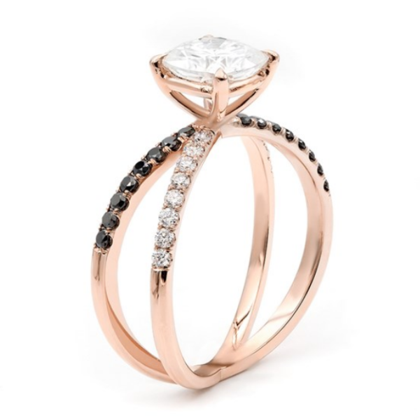 Μονόπετρο δαχτυλίδι για λόγο σε ροζ χρυσό με λευκά και μαύρα μπριγιάν